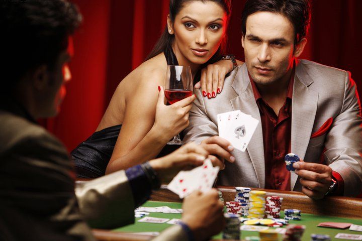 qqlucky8 Dealer Needs Pair or Better